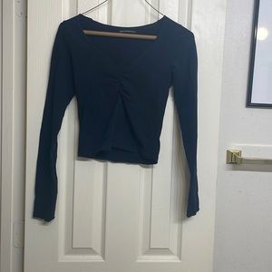 black long sleeve crop top